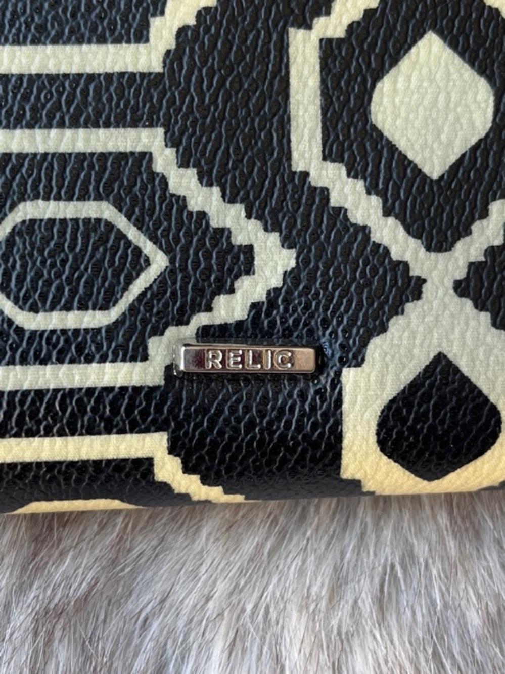 Relic L-Zip Wallet - Picture 2 of 13